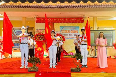 TRƯỜNG THCS HUỲNH THÚC KHÁNG TỔ CHỨC LỄ KHAI GIẢNG NĂM HỌC 2025-2026 THÀNH CÔNG TỐT ĐẸP!